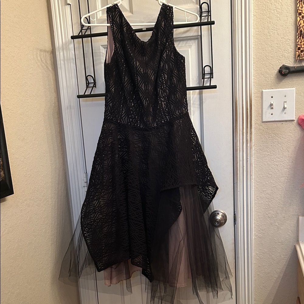 Nha KhanhElegant Black Sleeveless Dress